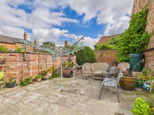 Side Patio- click for photo gallery